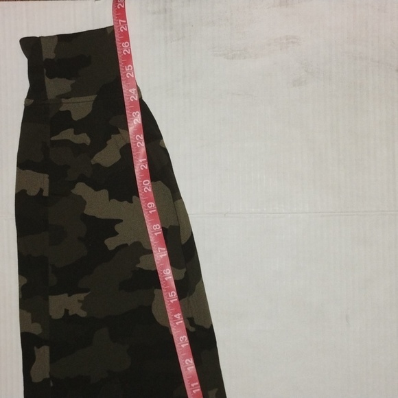 lululemon athletica Ready to Rulu High Rise Jogger. Womens size 8. Green Camo. - Picture 9 of 13